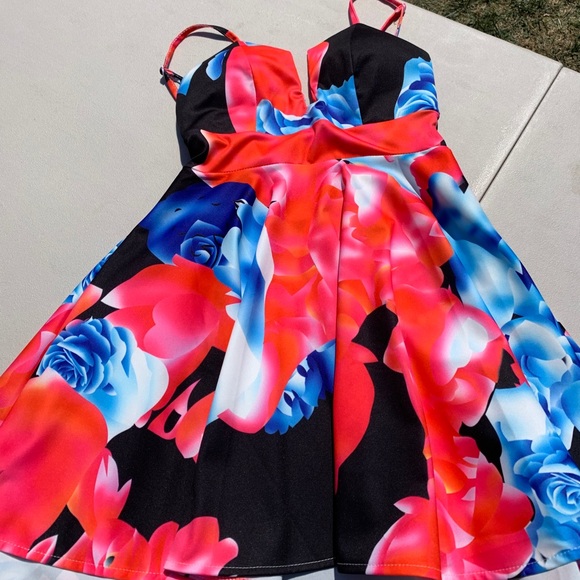 Dress - Picture 2 of 3